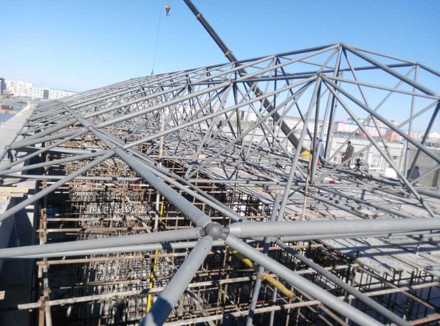 安康商贸城屋顶网架工程